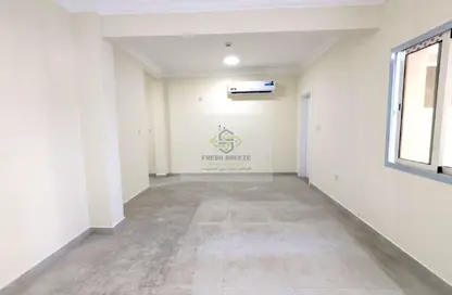 Apartment - 1 Bedroom - 2 Bathrooms for rent in Umm Ghuwailina 4 - Umm Ghuwailina - Doha