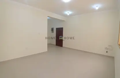 Apartment - 2 Bedrooms - 2 Bathrooms for rent in Umm Ghwailina Comm - Umm Ghuwalina - Umm Ghuwailina - Doha