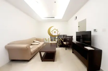 Apartment - 2 Bedrooms - 2 Bathrooms for rent in Umm Ghuwailina - Doha