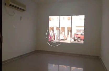 شقة - غرفة نوم - 1 حمام للايجار في طريق المطار القديم - الدوحة شقة - غرفة نوم - 1 حمام للايجار في طريق المطار القديم - الدوحة