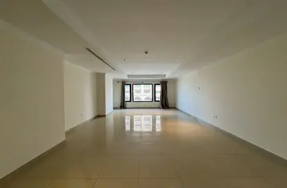 Apartment - 1 Bedroom - 2 Bathrooms for rent in East Porto Drive - Porto Arabia - The Pearl Island - Doha
