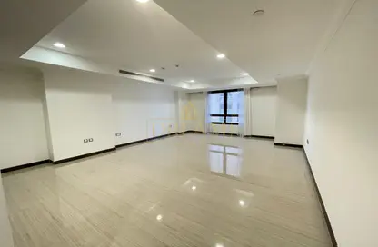 Apartment - 2 Bedrooms - 2 Bathrooms for rent in Porto Arabia - The Pearl Island - Doha