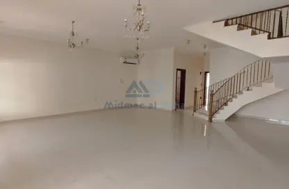 فيلا - 5 غرف نوم - 6 حمامات للايجار في النعيجة - الدوحة