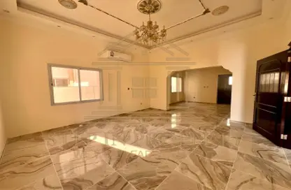 Compound - 5 Bedrooms - 6 Bathrooms for rent in Al Sadd Road - Al Sadd - Doha