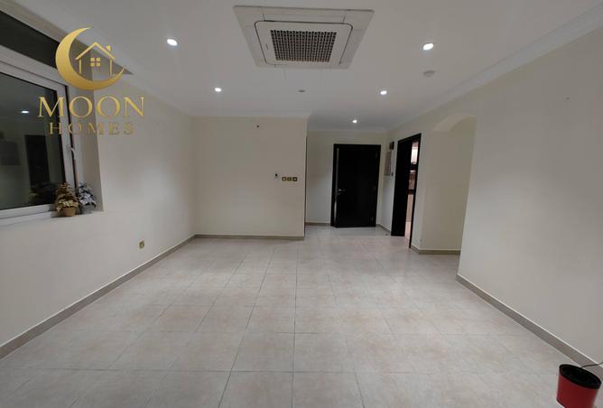 987229 - Property Image 2