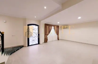 شقة - 3 غرف نوم - 3 حمامات للايجار في فلل عين خالد - عين خالد - الدوحة