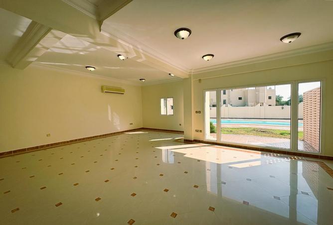 913182 - Property Image 2