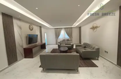 Living Room image for: Apartment - 2 Bedrooms - 2 Bathrooms for rent in Al Muntazah - Doha, Image 1