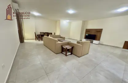 Apartment - 2 Bedrooms - 2 Bathrooms for rent in Umm Ghuwailina - Doha