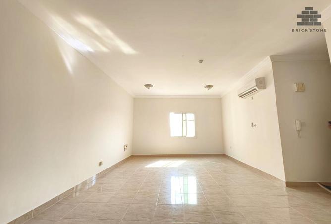 979645 - Property Image 2