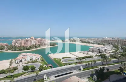 Apartment - 2 Bedrooms - 3 Bathrooms for sale in West Porto Drive - Porto Arabia - The Pearl Island - Doha