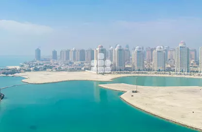 Penthouse - 4 Bedrooms - 5 Bathrooms for rent in Viva East - Viva Bahriyah - The Pearl Island - Doha