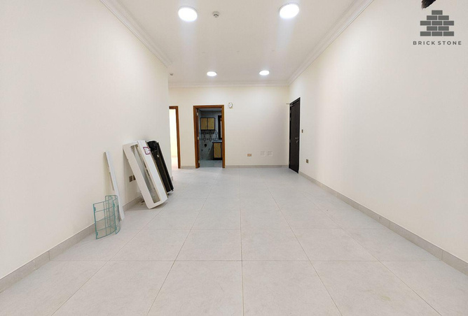 940463 - Property Image 2