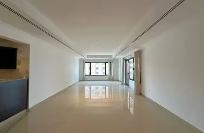 Apartment - 1 Bedroom - 2 Bathrooms for rent in East Porto Drive - Porto Arabia - The Pearl Island - Doha