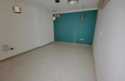 شقة - 2 غرف نوم - 2 حمامات للايجار في شارع المطار القديم - طريق المطار القديم - الدوحة