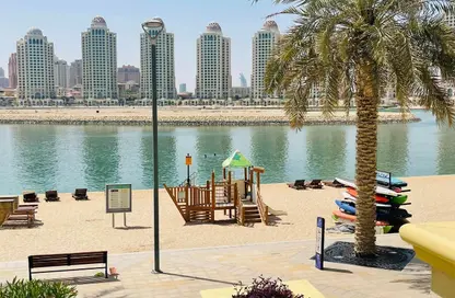 مجمع سكني - 1 حمام للايجار في شارع عمار بن ياسر - العزيزية - الدوحة
