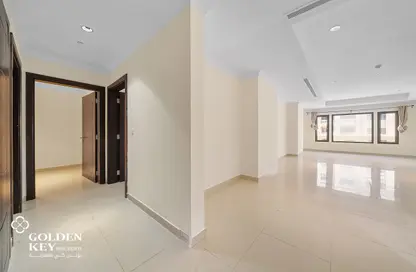 Apartment - 1 Bedroom - 2 Bathrooms for rent in West Porto Drive - Porto Arabia - The Pearl Island - Doha Apartment - 1 Bedroom - 2 Bathrooms for rent in West Porto Drive - Porto Arabia - The Pearl Island - Doha