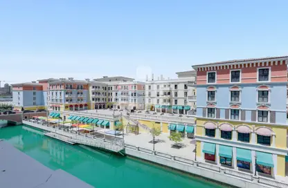 Apartment - 2 Bedrooms - 3 Bathrooms for rent in Chateau - Qanat Quartier - The Pearl Island - Doha
