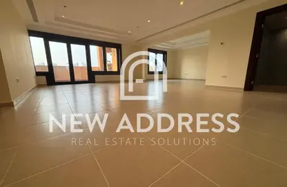 شقة - 2 غرف نوم - 3 حمامات للايجار في طريق بورتو الشرقي - بورتو أرابيا - جزيرة اللؤلؤة - الدوحة