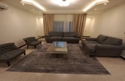 صورة لـ غرفة المعيشة مجمع سكني - 4 غرف نوم - 4 حمامات للايجار في 43 المطار القديم - طريق المطار القديم - الدوحة ، صورة رقم 1