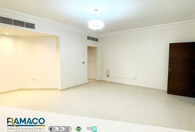 743323 - Property Image 2