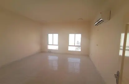 Empty Room image for: Villa - 3 Bedrooms - 3 Bathrooms for rent in Al Kharaitiyat - Umm Salal Mohammed, Image 1