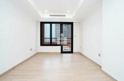 Apartment - 1 Bedroom - 2 Bathrooms for rent in West Porto Drive - Porto Arabia - The Pearl Island - Doha