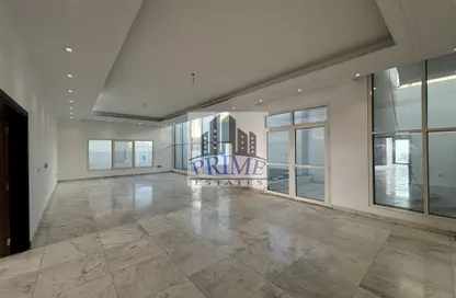 Empty Room image for: Villa - 6 Bedrooms for rent in Al Aziziyah - Al Aziziyah - Doha, Image 1