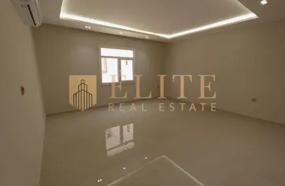 شقة - 2 غرف نوم - 3 حمامات للايجار في بناية مدينة خيلفه 58 - مدينة خليفة جنوب - مدينة خليفة - الدوحة