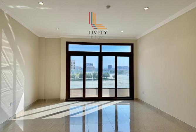 985913 - Property Image 2