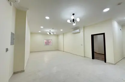 Apartment - 3 Bedrooms - 3 Bathrooms for rent in Al Mansoura - Al Mansoura - Doha