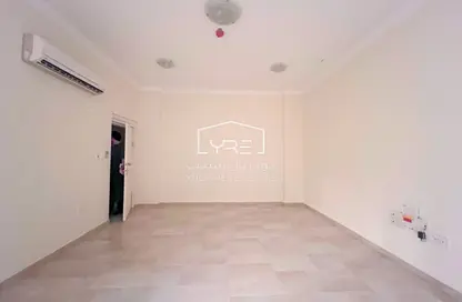 شقة - 2 غرف نوم - 2 حمامات للايجار في شارع النصر - النصر - الدوحة