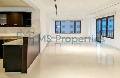 Apartment - 1 Bedroom - 2 Bathrooms for rent in West Porto Drive - Porto Arabia - The Pearl Island - Doha