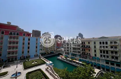 Apartment - 2 Bedrooms - 3 Bathrooms for rent in Carnaval - Qanat Quartier - The Pearl Island - Doha