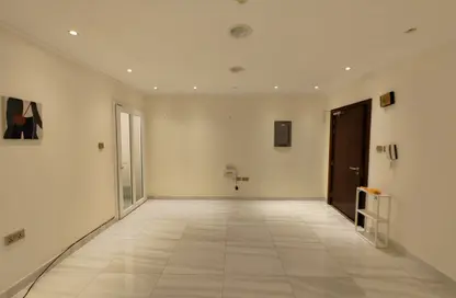 Apartment - 2 Bedrooms - 2 Bathrooms for rent in Al Mansoura - Al Mansoura - Doha