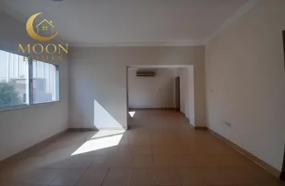 Apartment - 2 Bedrooms - 3 Bathrooms for rent in Umm Ghuwalina - Umm Ghuwailina - Doha