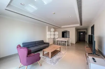 صورة لـ غرفة المعيشة / غرفة الطعام شقة - غرفة نوم - 2 حمامات للايجار في برج 13 - بورتو أرابيا - جزيرة اللؤلؤة - الدوحة ، صورة رقم 1