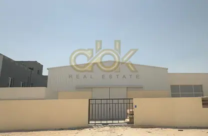 Warehouse - Studio - 2 Bathrooms for sale in East Industrial Street - Birkat Al Awamer - Al Wakra