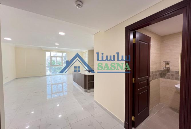 875722 - Property Image 2