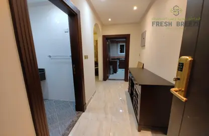 صورة لـ ردهة-ممر شقة - غرفة نوم - 2 حمامات للايجار في فريج بن محمود - الدوحة ، صورة رقم 1