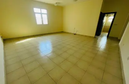 Apartment - 2 Bedrooms - 2 Bathrooms for rent in Umm Ghwailina Comm - Umm Ghuwalina - Umm Ghuwailina - Doha