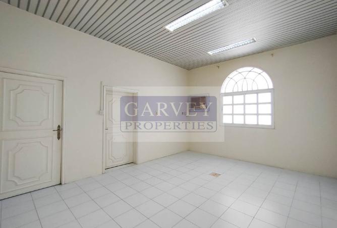 987468 - Property Image 2