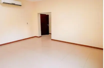 Apartment - 2 Bedrooms - 2 Bathrooms for rent in Thabit Bin Zaid Street - Al Mansoura - Doha