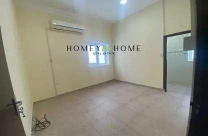 Empty Room image for: Apartment - 1 Bedroom - 1 Bathroom for rent in Al Aziziyah - Al Aziziyah - Doha, Image 1