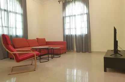 Apartment - 1 Bedroom - 1 Bathroom for rent in Onaiza Street - Diplomatic Area - Doha