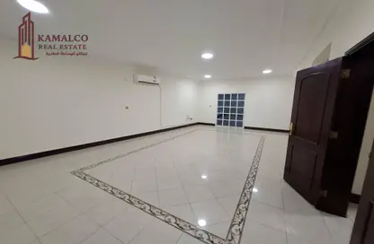 Apartment - 2 Bedrooms - 2 Bathrooms for rent in Al Sadd Road - Al Sadd - Doha