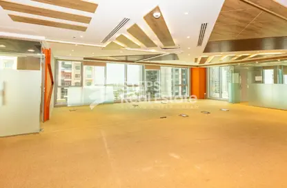 Office Space - Studio - 6 Bathrooms for rent in Burj Al Marina - Marina District - Lusail
