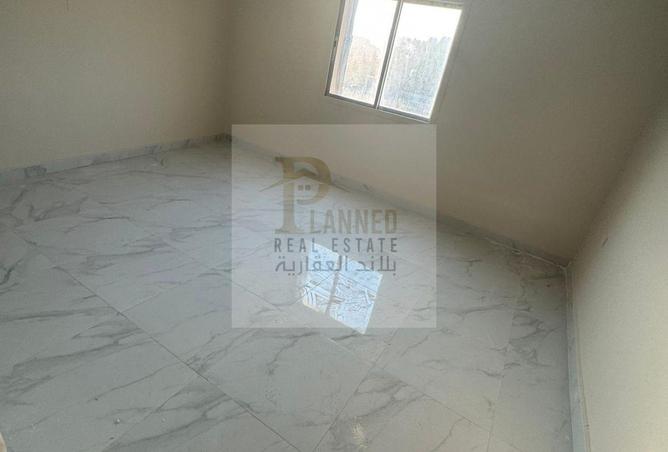 989049 - Property Image 2