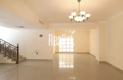 مجمع سكني - 4 غرف نوم - 5 حمامات للايجار في فلل عين خالد - عين خالد - الدوحة