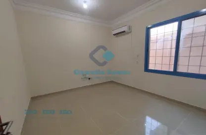 Apartment - 4 Bedrooms - 2 Bathrooms for rent in Kulaib Street - Kulaib Street - Doha